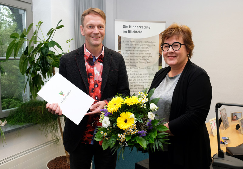 Kinderbeauftragter Holger Paech und Ministerin Petra Grimm-Benne